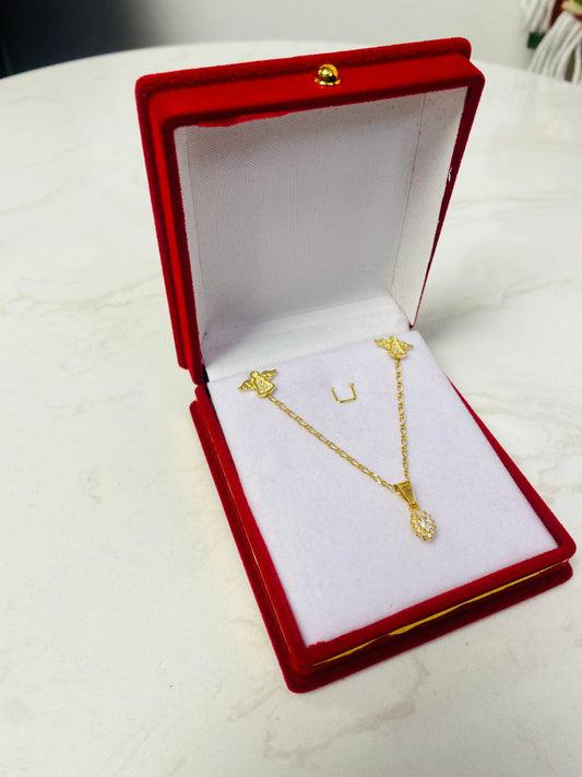 Set Dije Ovalado y Aretes Angelitos Oro Laminado 18K