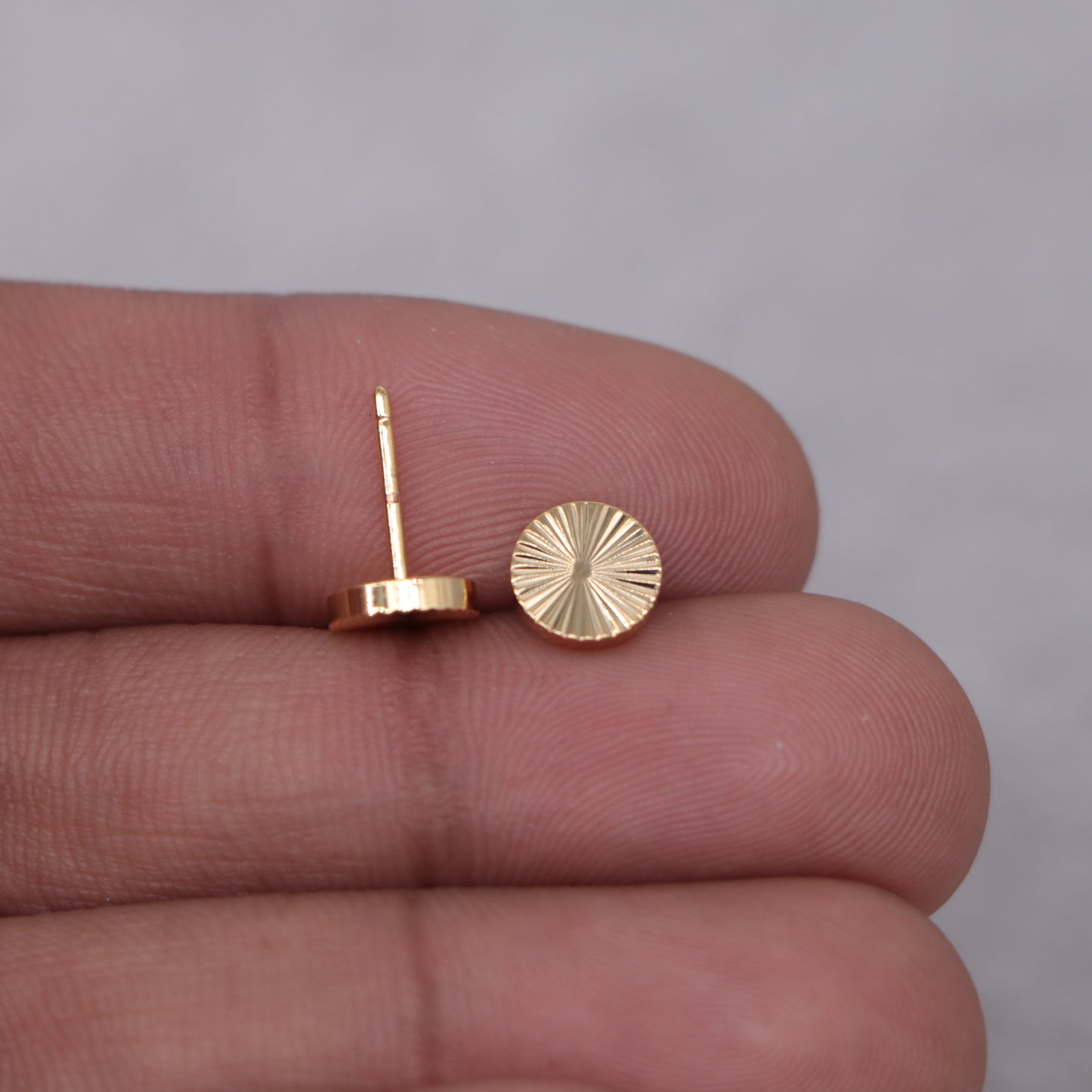 Aretes Topo Sol Redondos 8mm Oro Laminado 18k