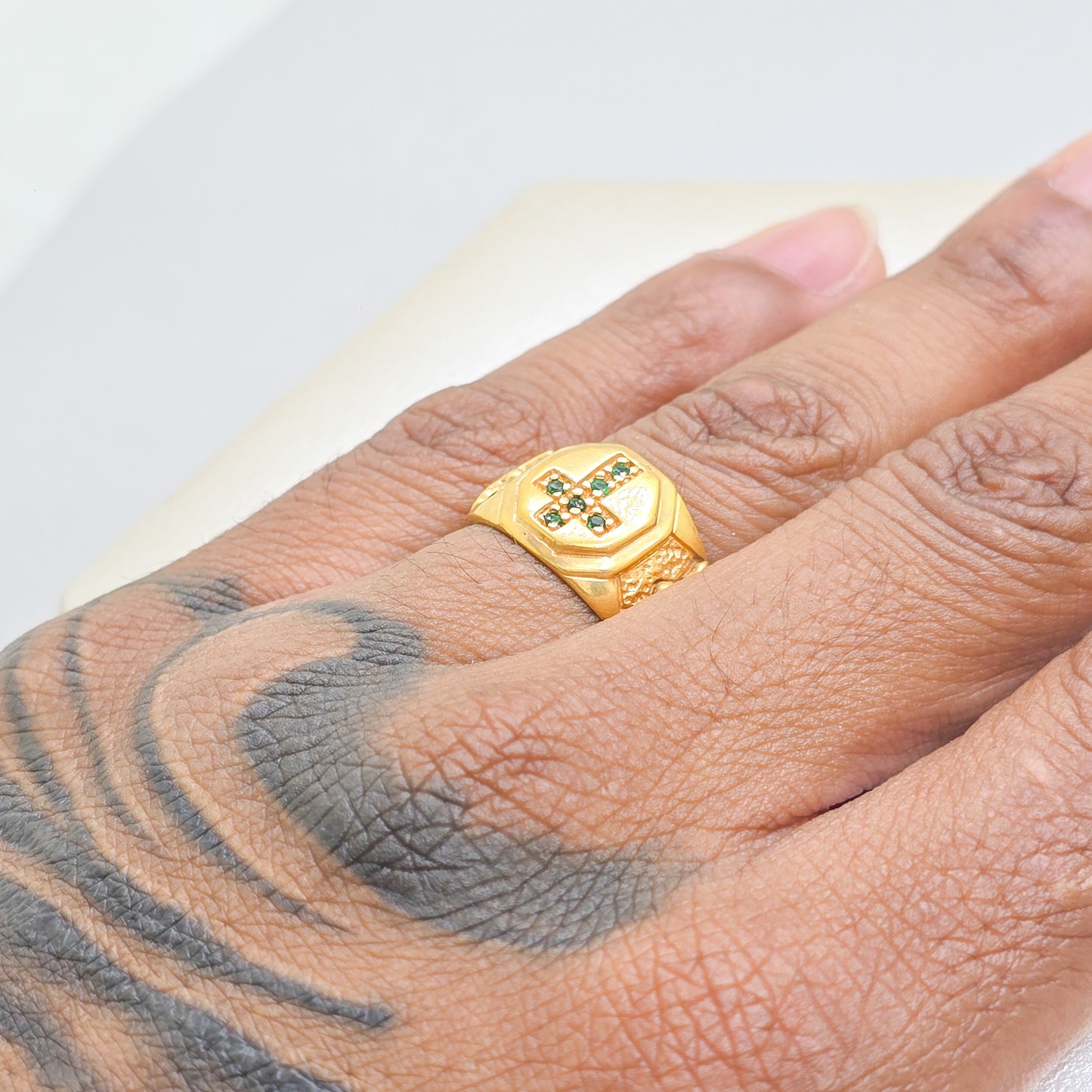 Anillo Cruz Cristo Circonias Oro Laminado 18k