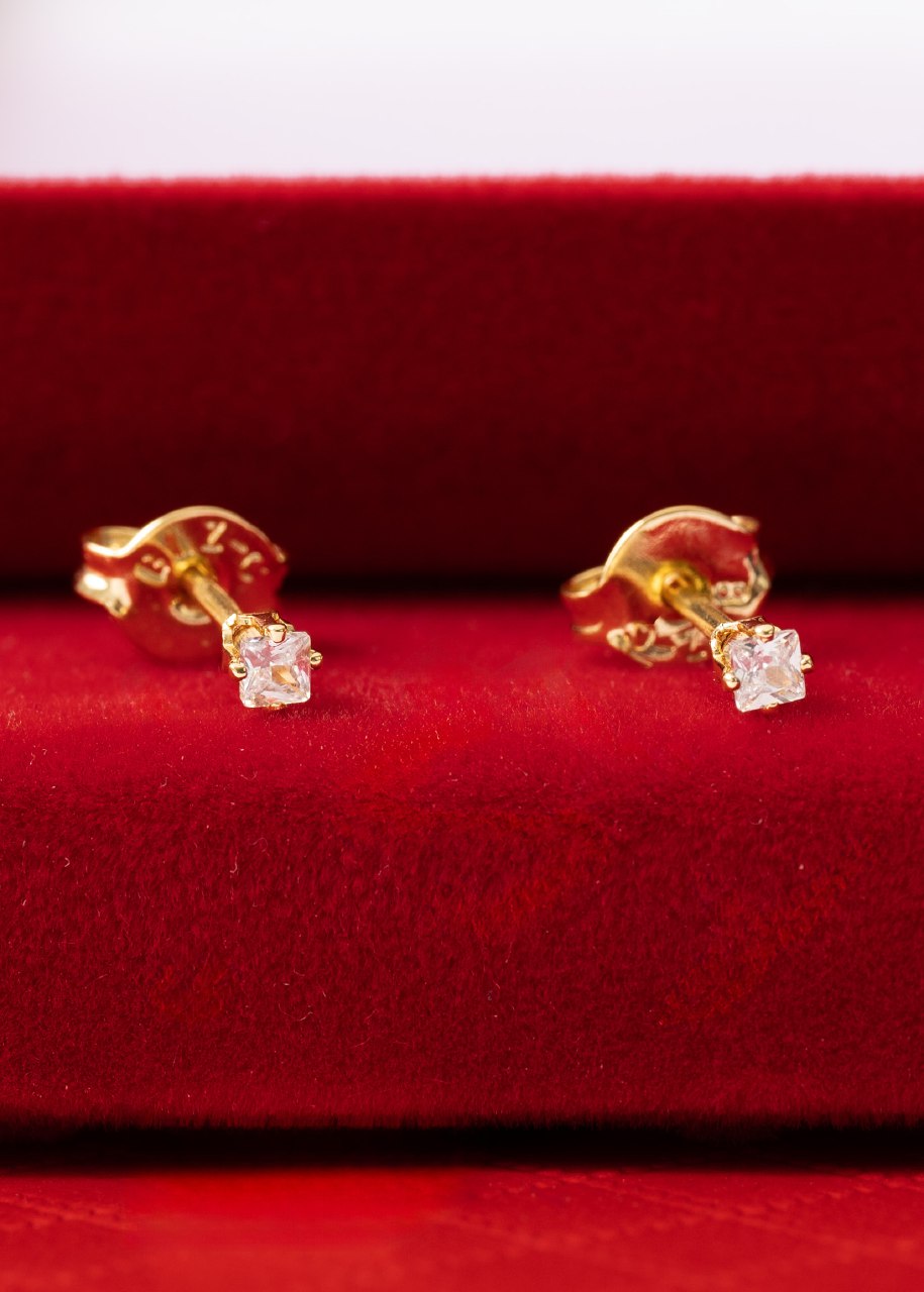 Arete Topo Mini Circón Cuadrado Oro Laminado 18k