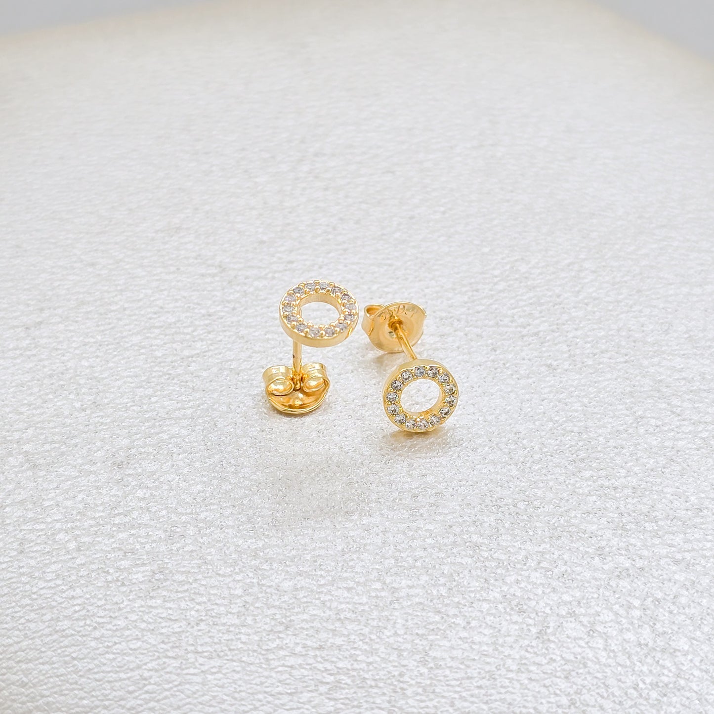 Arete Crystal Circle Oro Laminado 18k