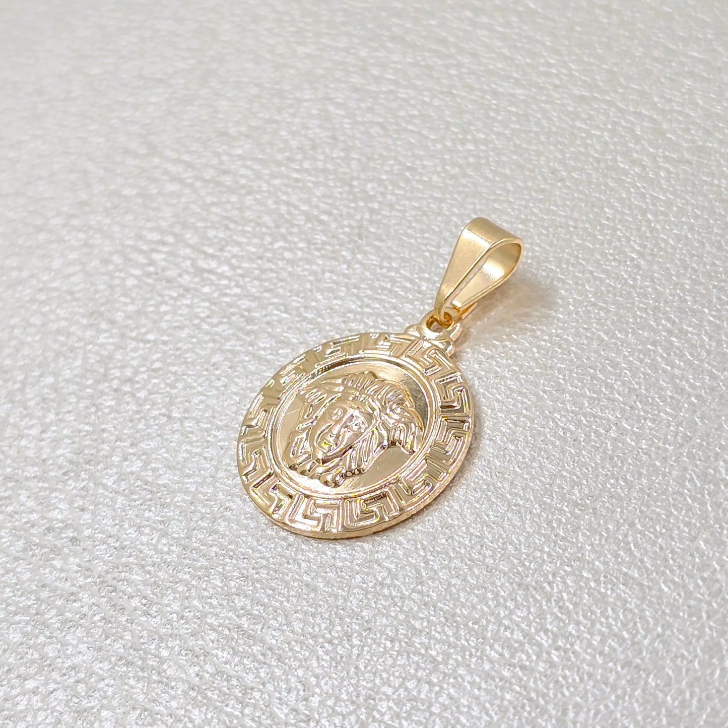 Colgante Medalla Medusa Oro Laminado 18k