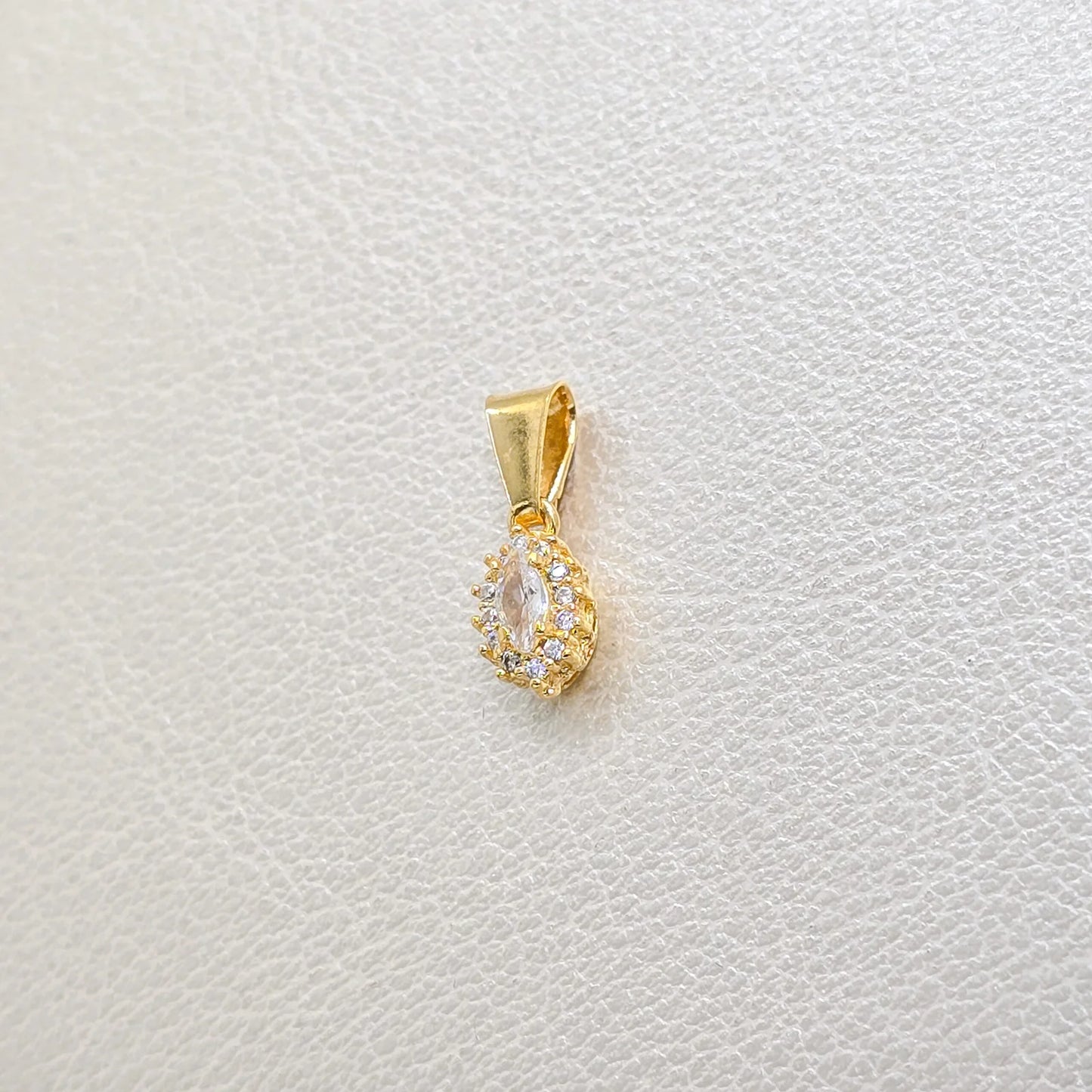 Dije Ovalado Pequeño Circonias Oro Laminado 18K