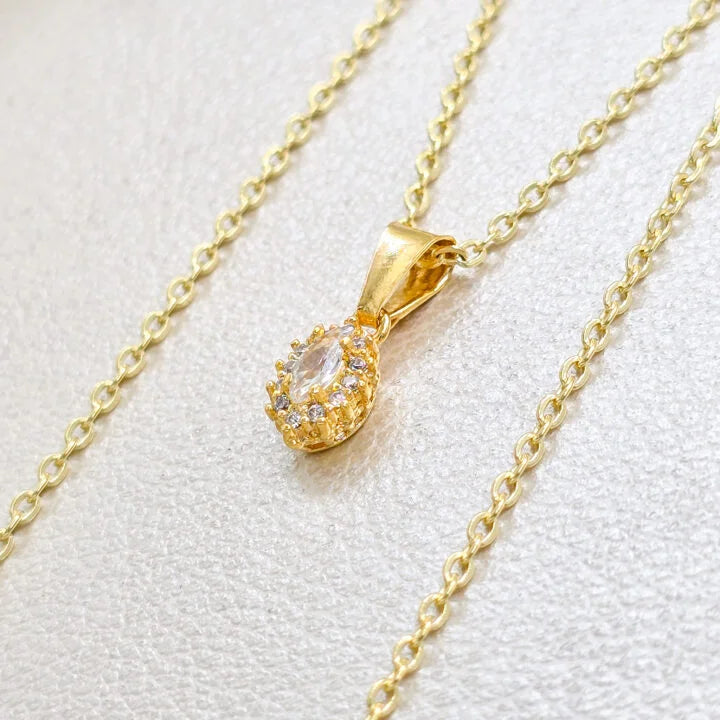 Dije Ovalado Pequeño Circonias Oro Laminado 18K