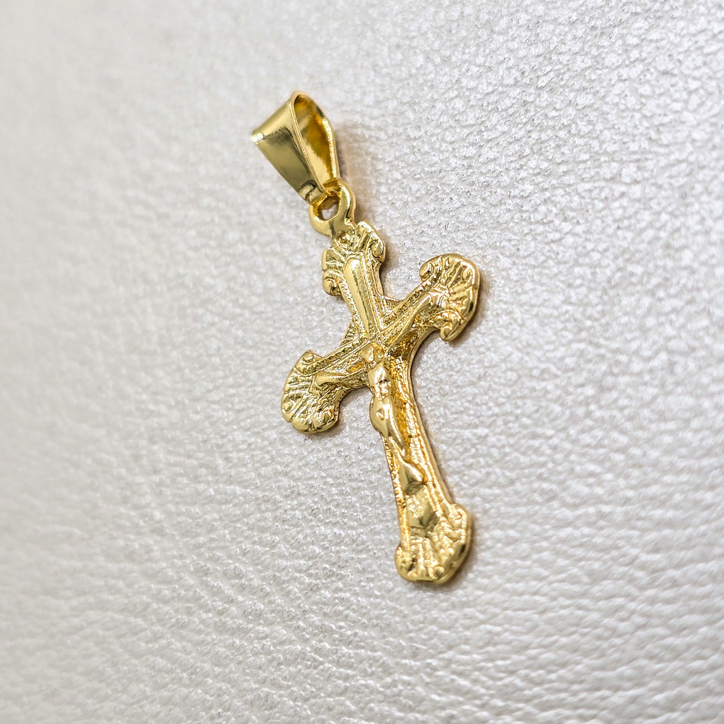 Colgante Cristo Milagros Oro Laminado 18k