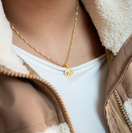 Colgante San Benito Silueta Oro Laminado 18k