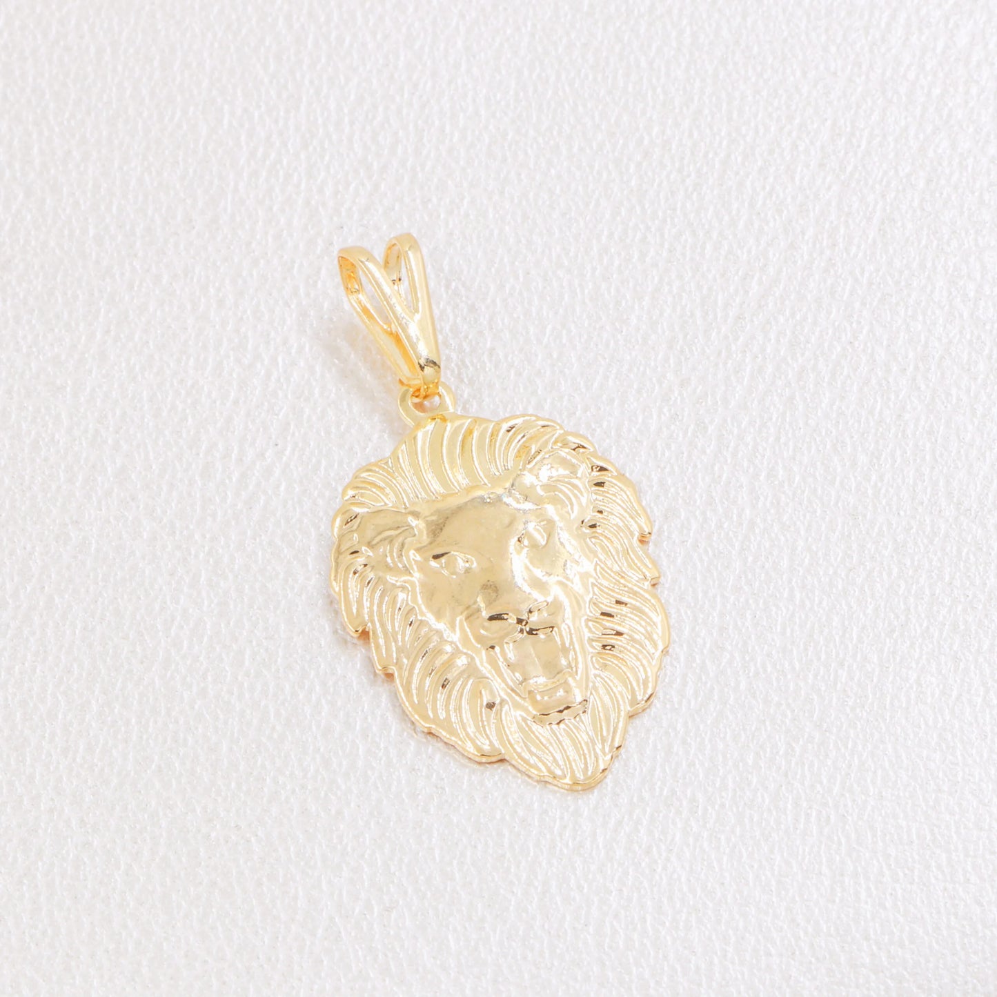 Dije Silueta León Oro Laminado 18k