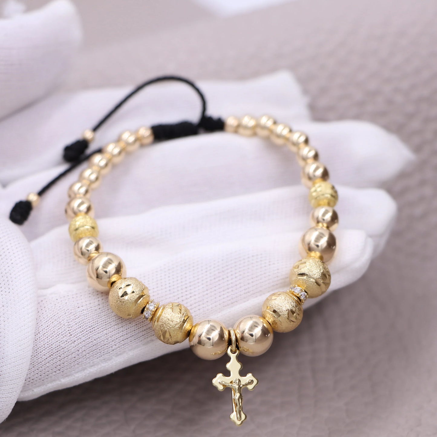 Brazalete Dorado Con Cristo Balín Oro Laminado 18k