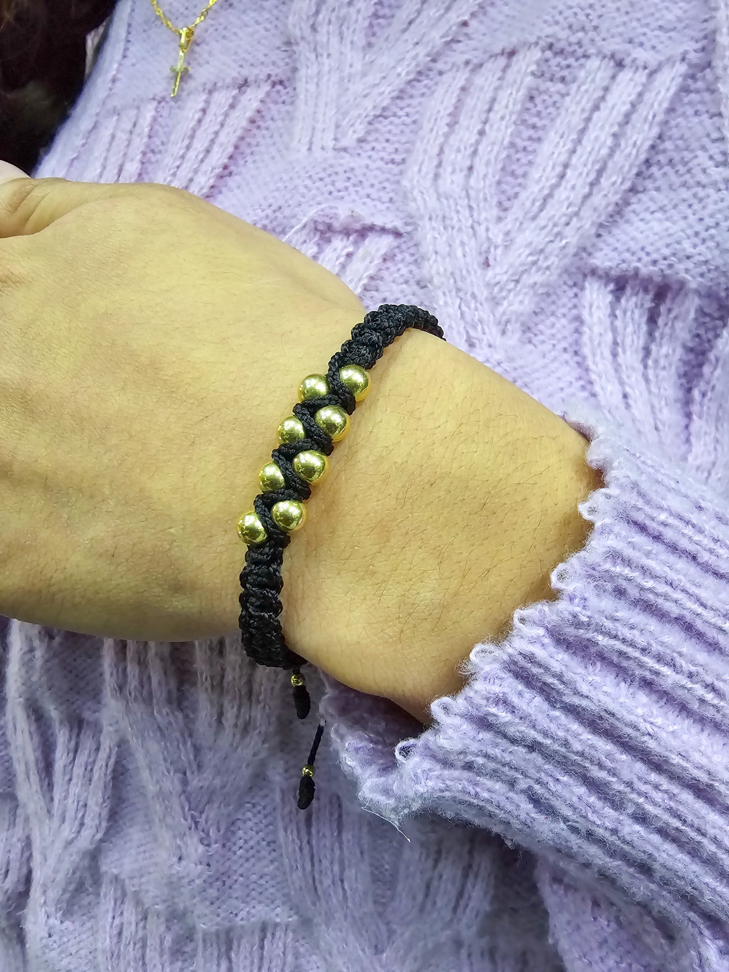 Brazalete Negro Tejido Balín Oro Laminado 18k