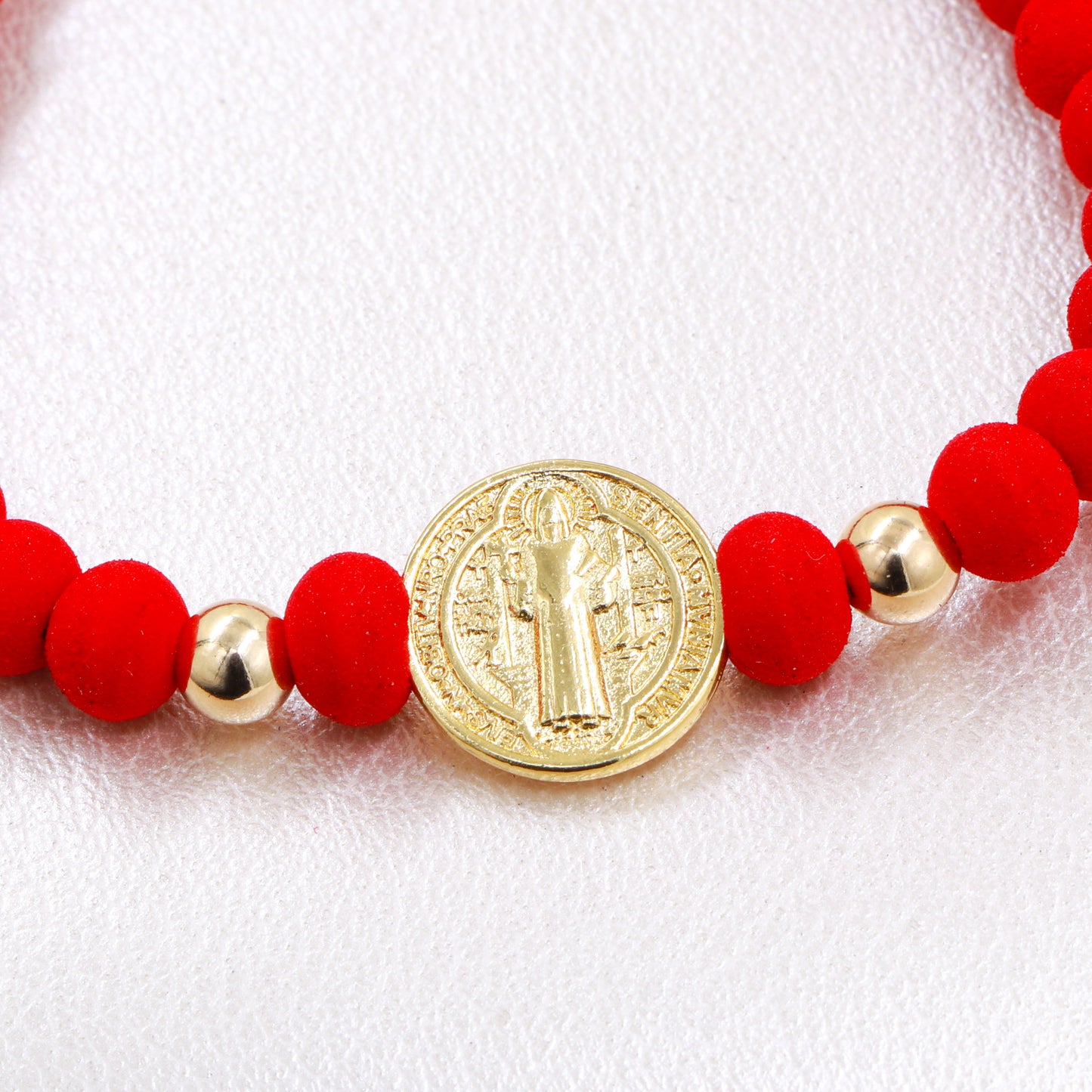 Brazalete San Benito En Oro Laminado 18K