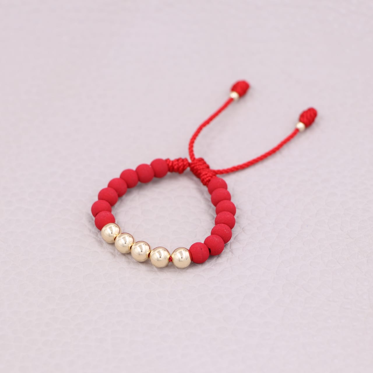 Brazalete Rojo Balín Oro Laminado 18K