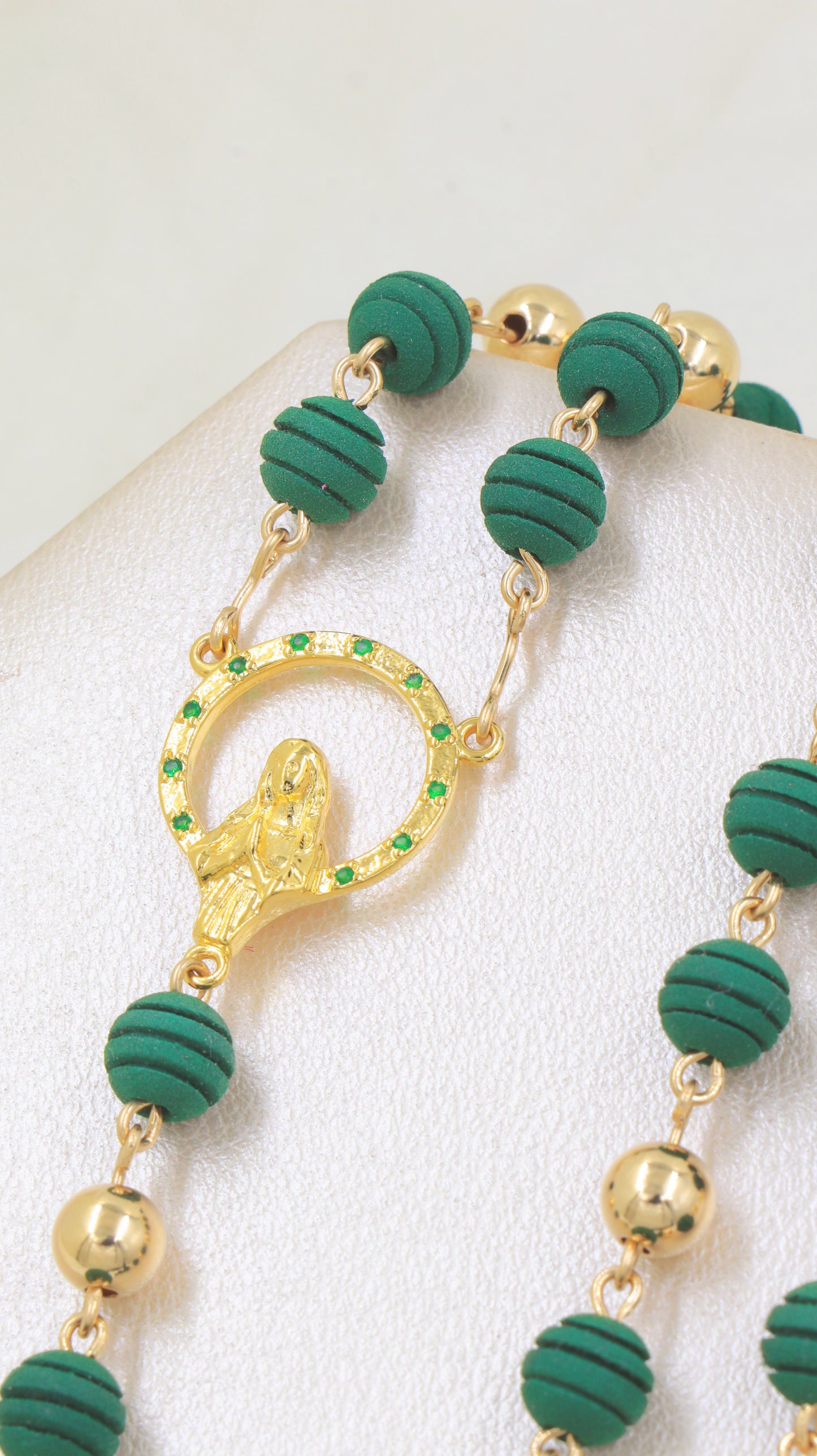 Rosario Virgen Y Cruz Esmeralda Oro Laminado 18k