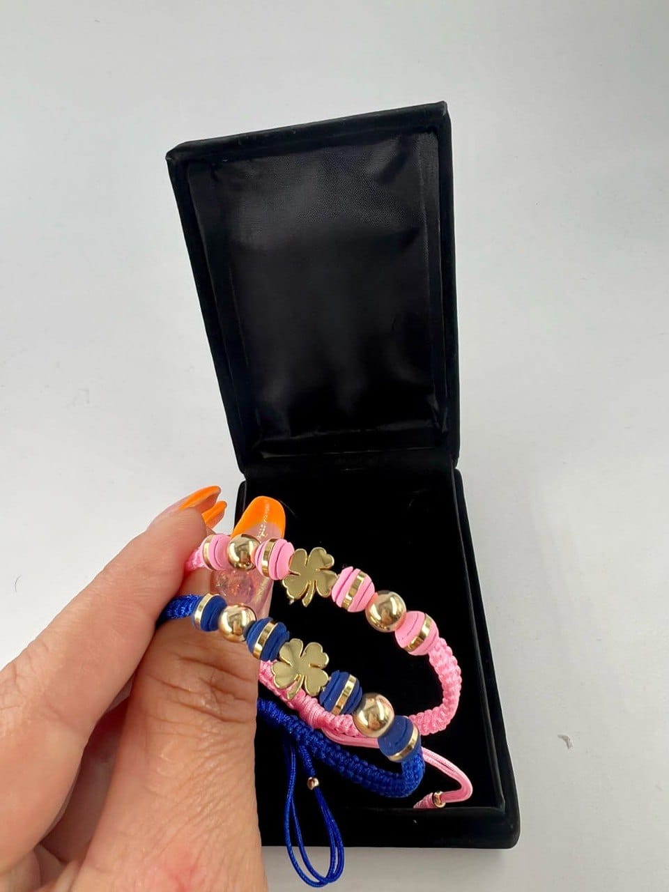 Brazalete Ajustable Con Trébol En Oro Laminado 18K