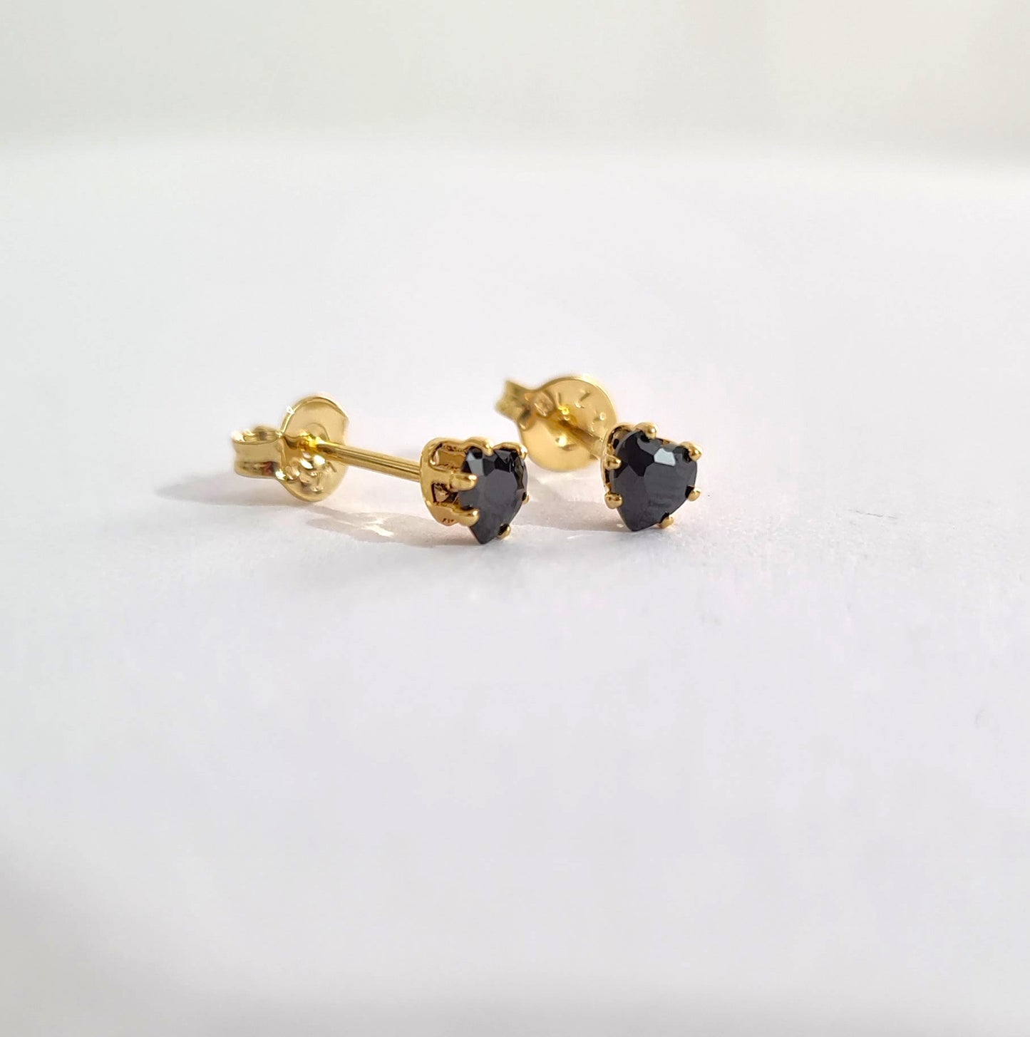 Arete Topo Corazón Ciconia Oro Laminado 18k
