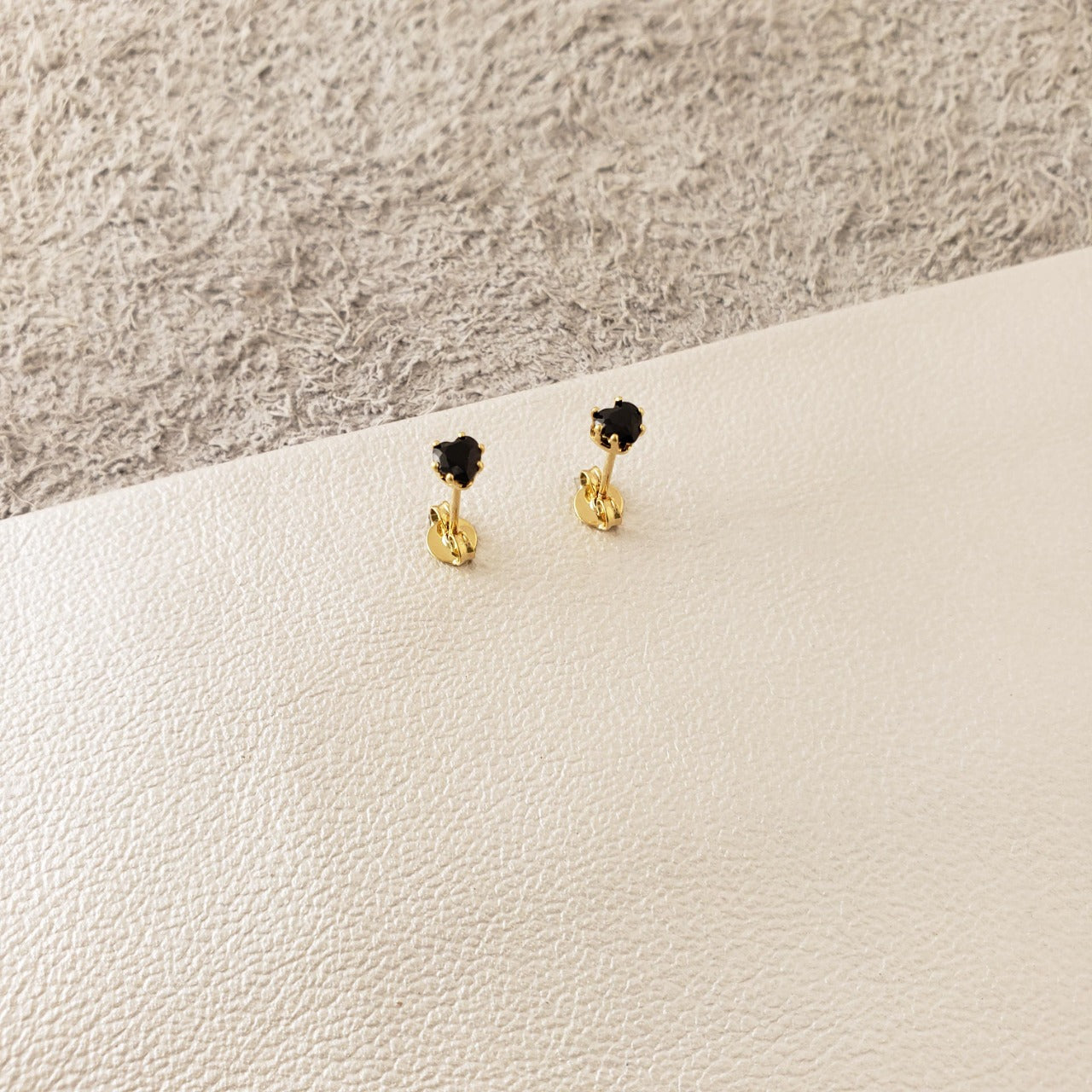 Arete Topo Corazón Ciconia Oro Laminado 18k