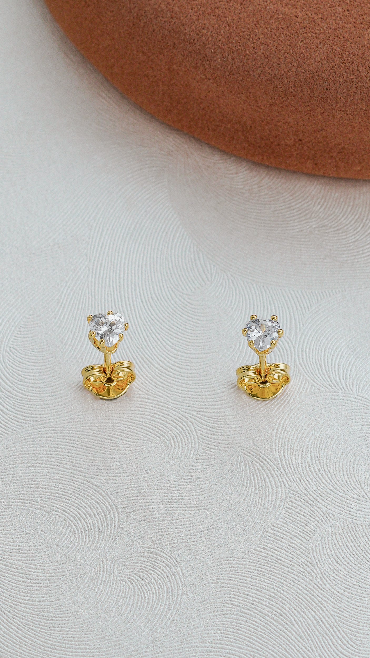 Arete Topo Corazón Ciconia Oro Laminado 18k