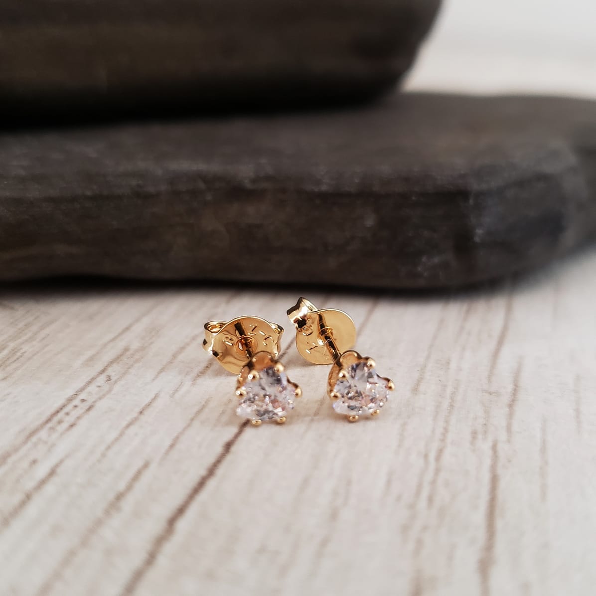 Arete Topo Corazón Ciconia Oro Laminado 18k