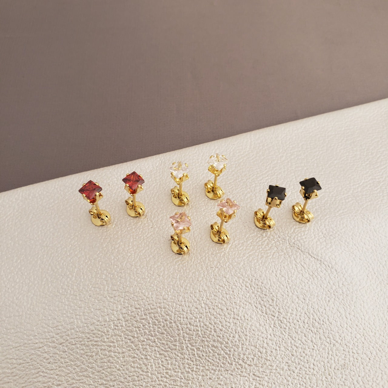 Arete Topo Circón Cuadrado Oro Laminado 18k
