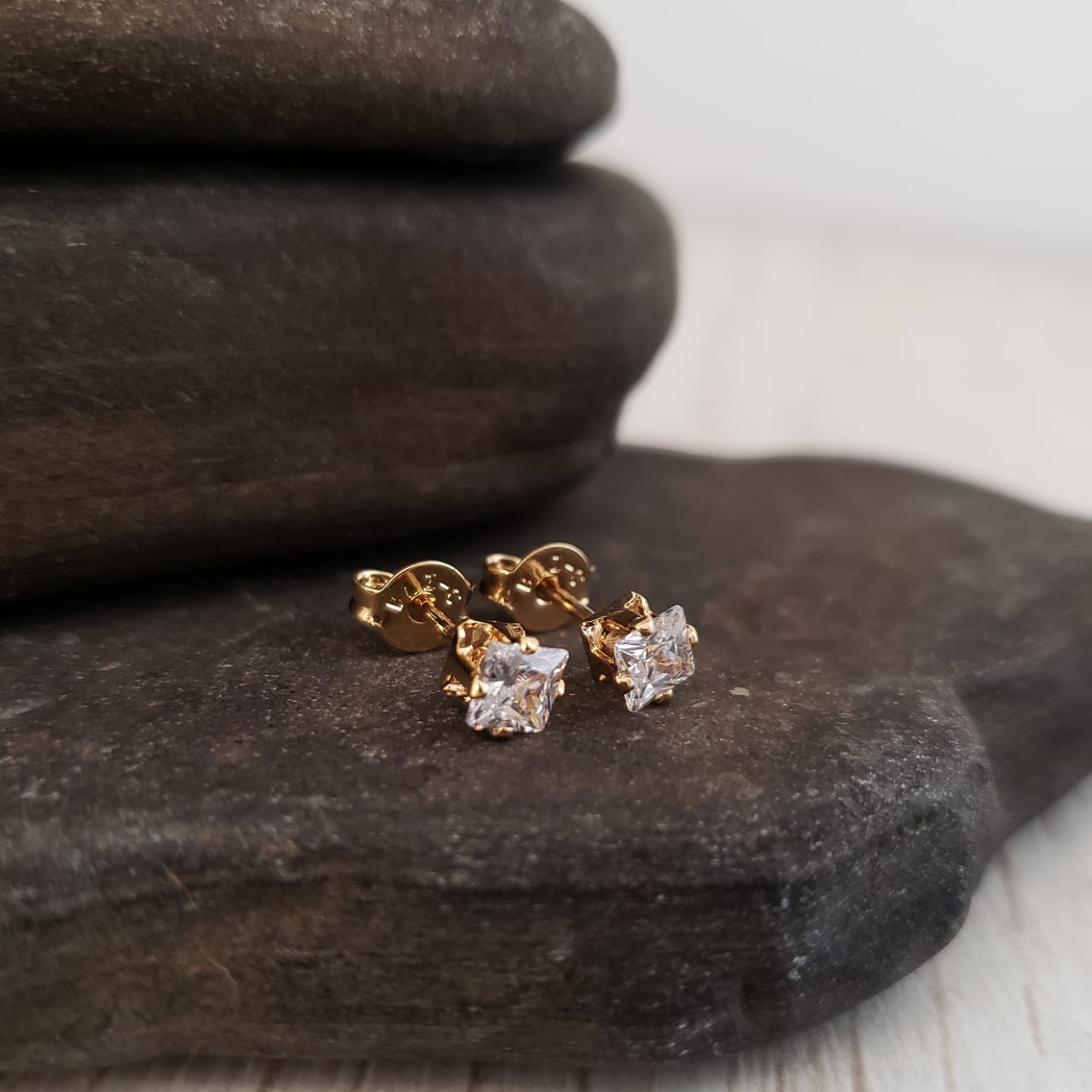 Arete Topo Circón Cuadrado Oro Laminado 18k