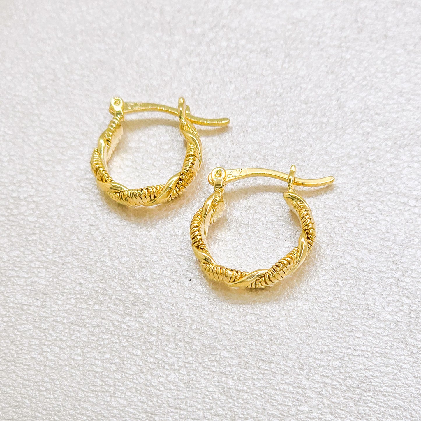 Aros Candonga Entrelazada Oro Laminado 18k