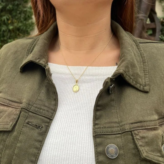 Colgante Virgen De Guadalupe Cóncava Pequeña Oro Laminado 18k