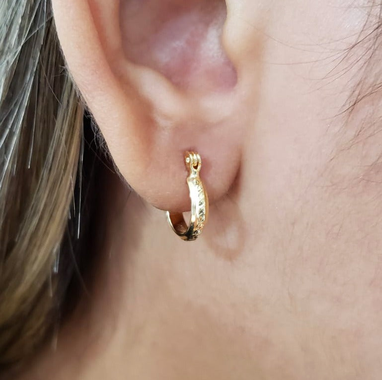 Aros Tallados Pequeños Oro Laminado 18k