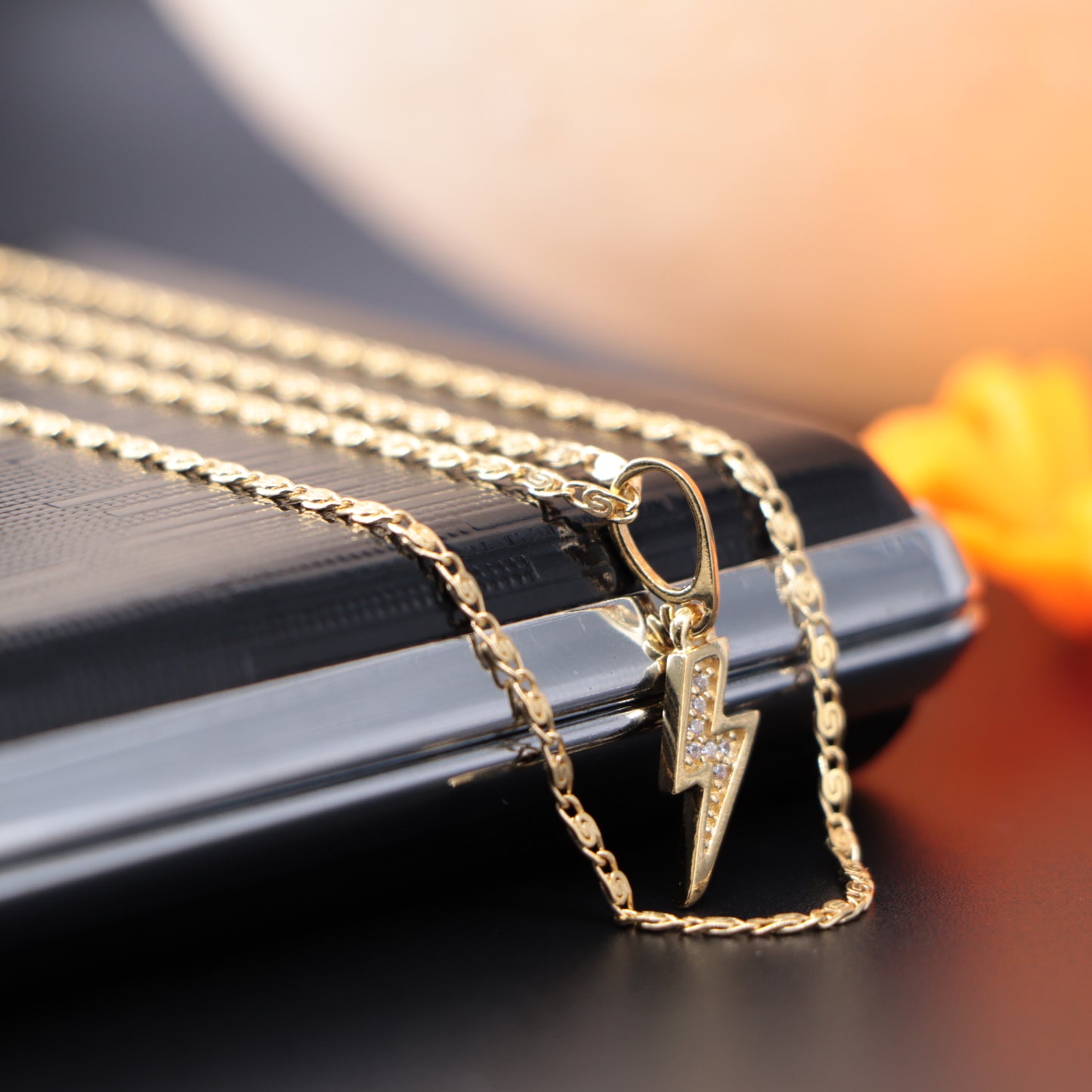 Colgante Rayo Con Circonias Oro Laminado 18k