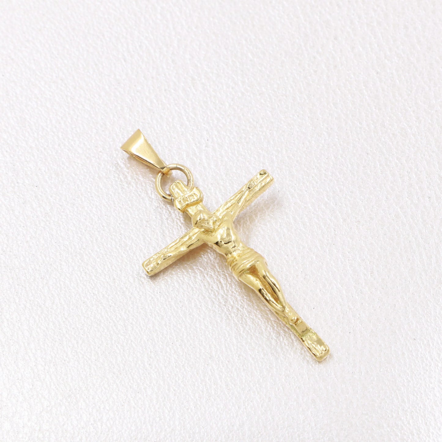 Colgante Cristo Madero Mediano Oro Laminado 18k