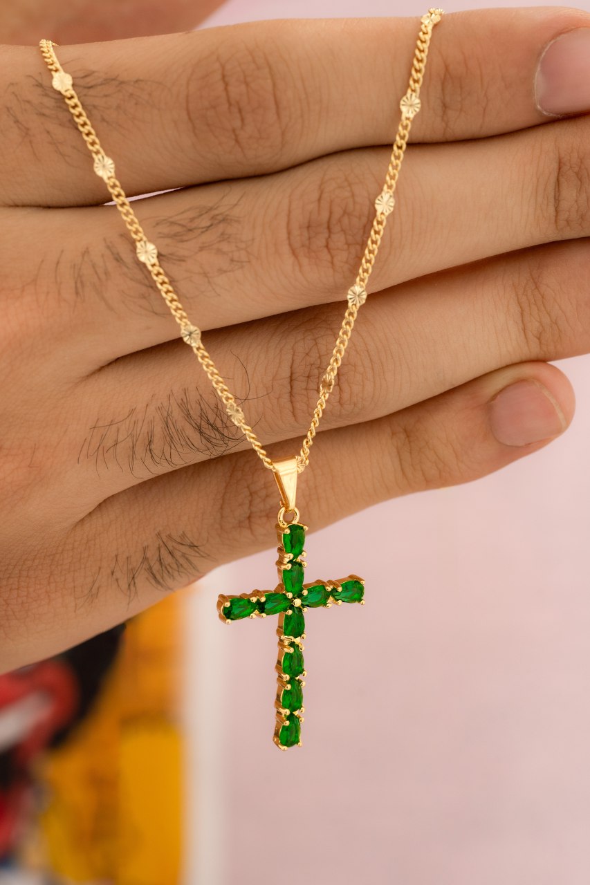 Colgante Cruz Esmeralda Oro Laminado 18k