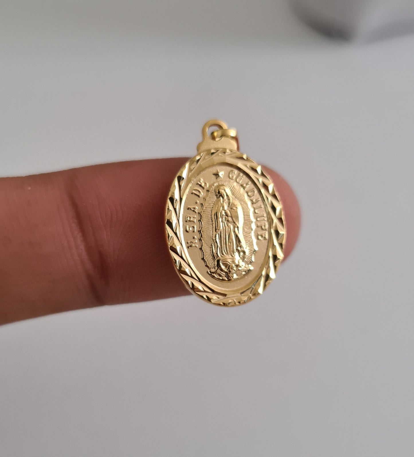 Colgante Guadalupe Mediana Diamantada Oro Laminado 18k