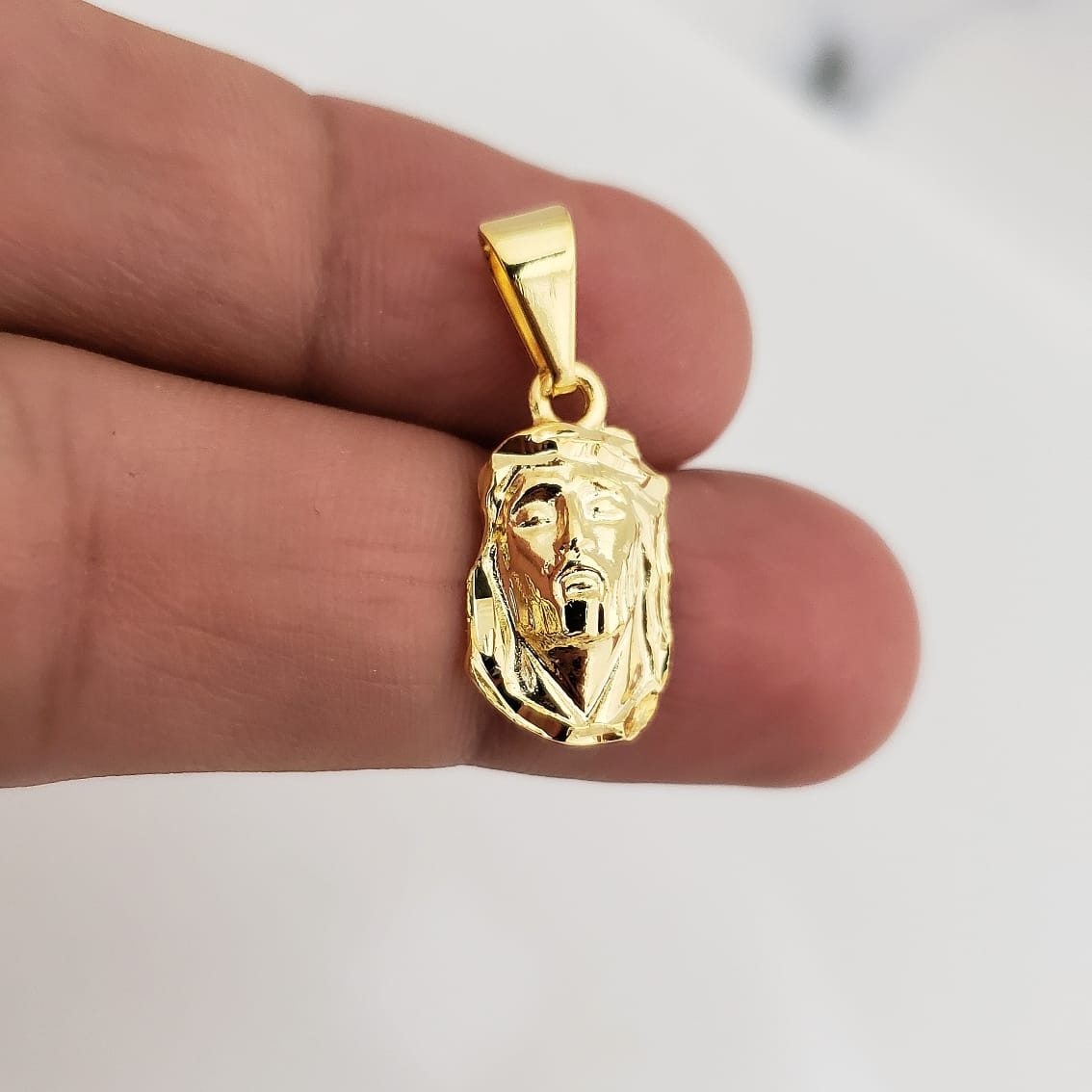 Colgante Rostro Mediano Tallado Oro Laminado 18k