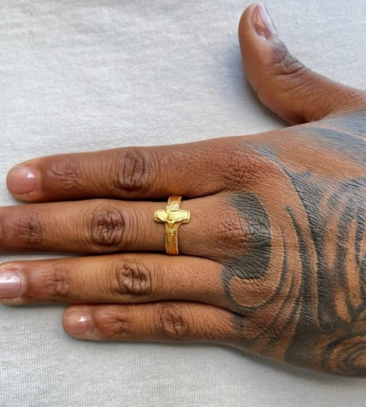 Anillo Cristo Madero Oro Laminado 18k