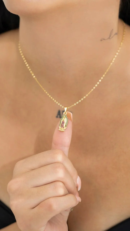 Colgante Guadalupe Silueta Circonias Oro Laminado 18k