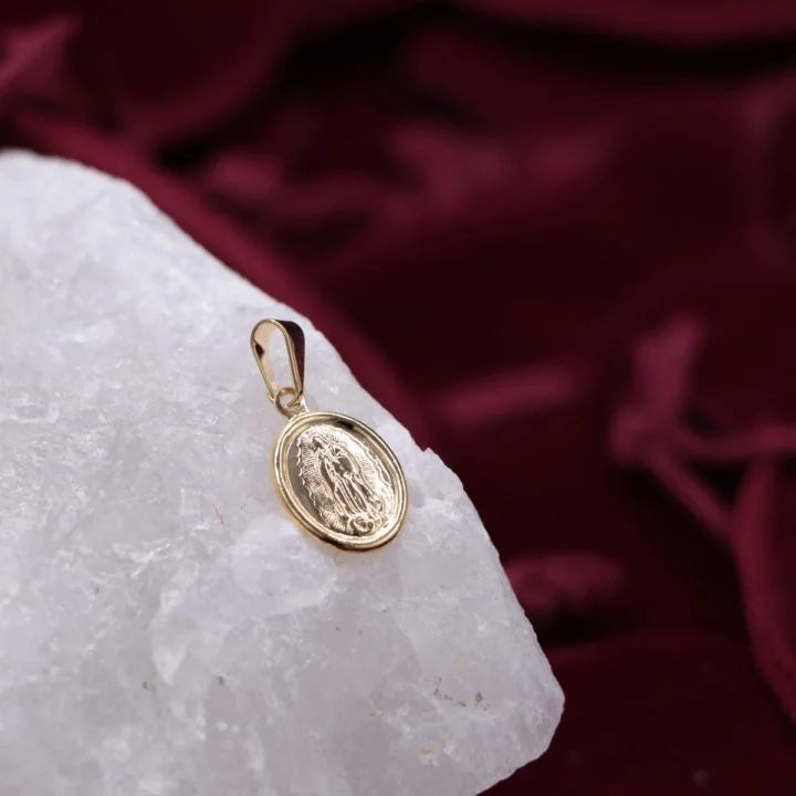 Colgante Virgen De Guadalupe Cóncava Pequeña Oro Laminado 18k