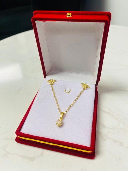 Set Dije Ovalado y Aretes Angelitos  Oro Laminado 18K