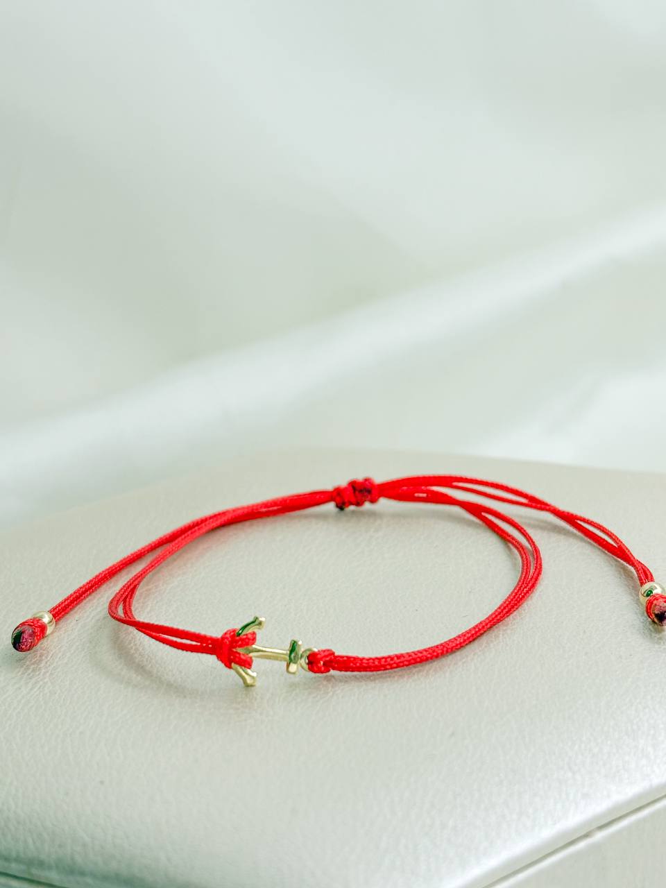 Brazalete de Ancla en Hilo Oro laminado 18k