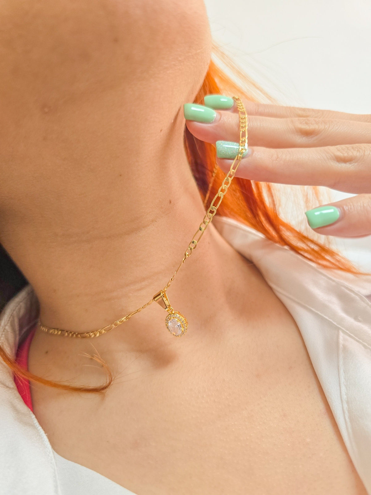 Dije Ovalado Circonias Oro Laminado 18k