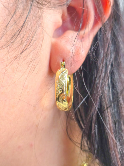 Arete Candonga Tallada Oro Laminado 18k