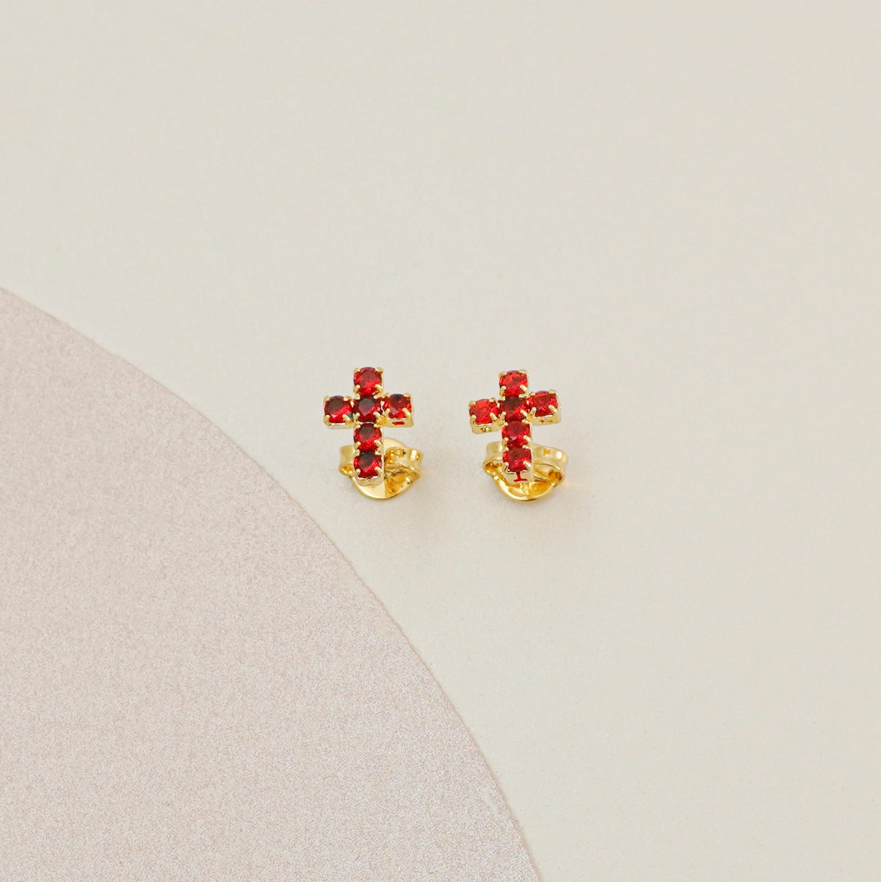 Arete Cruz Seis Circonias Oro Laminado 18k