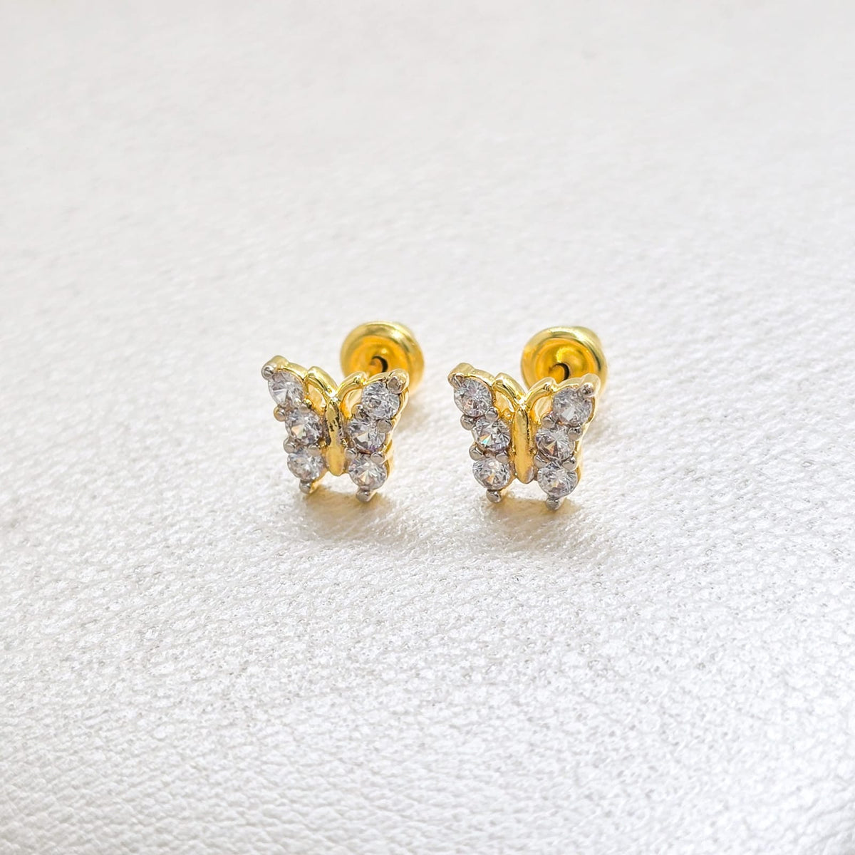 Aros Mariposa con Perlas Enchapado en oro de 18k de 13mm