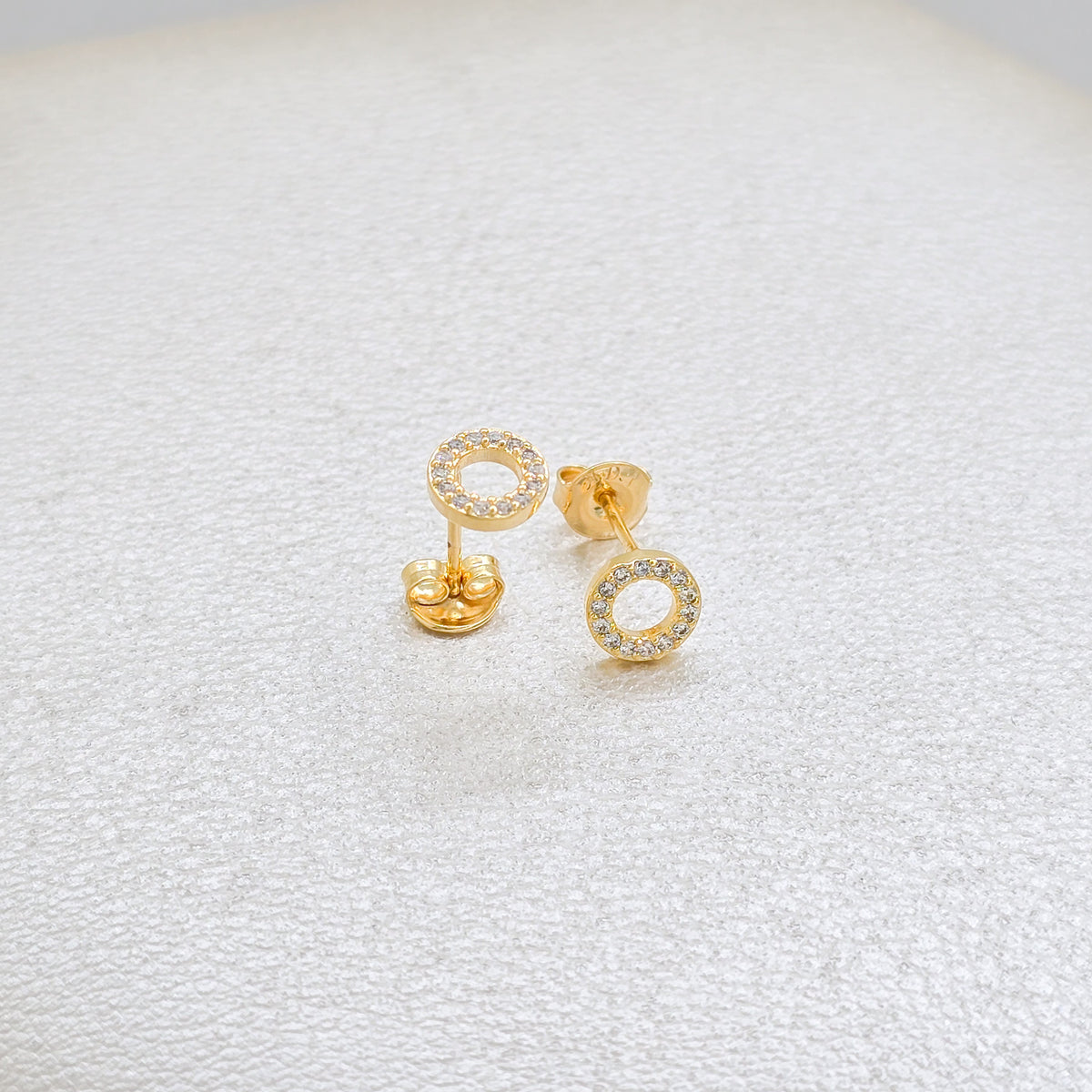 Arete Crystal Circle Oro Laminado 18k