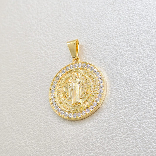Colgante San Benito Circonias Oro Laminado 18k