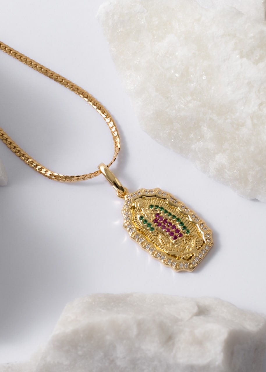 Colgante Guadalupe Adiamantada Colors Oro Laminado 18k