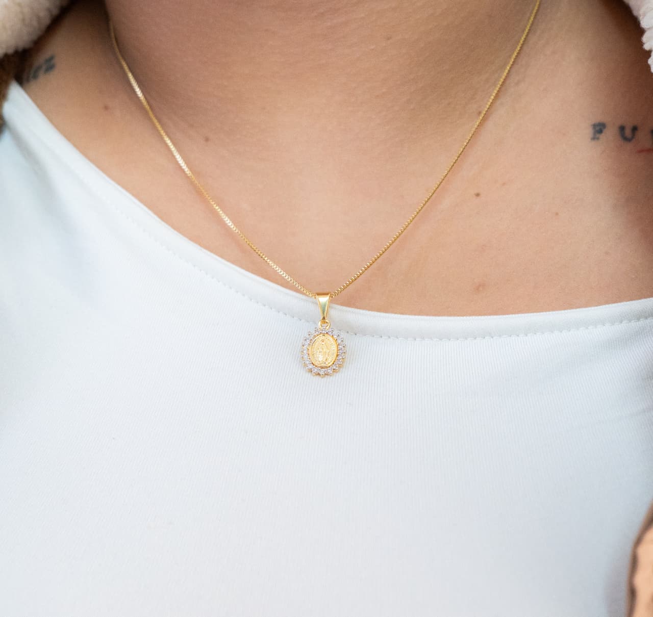 Colgante Virgen Milagrosa Pequeña Oro Laminado 18k