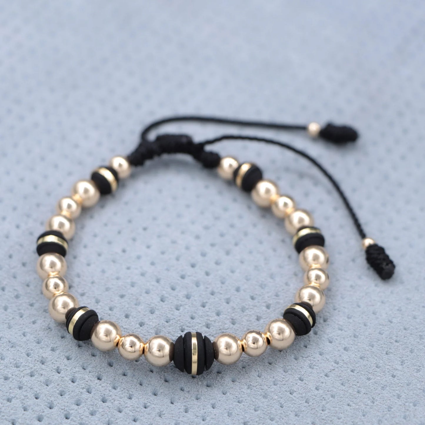 Brazalete Negro Balín Oro Laminado 18K