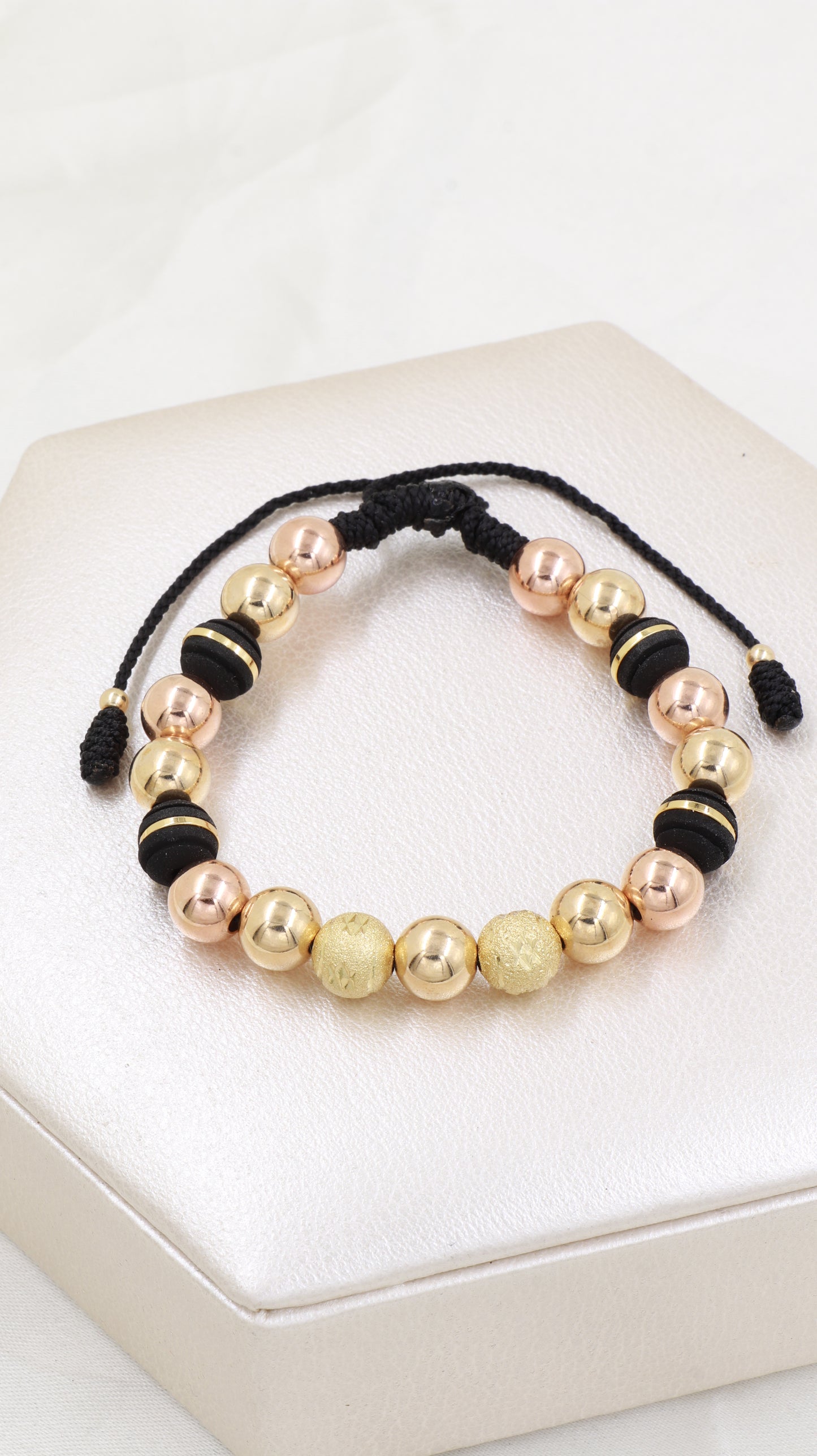 Brazalete Negro Balín Oro Laminado 18k