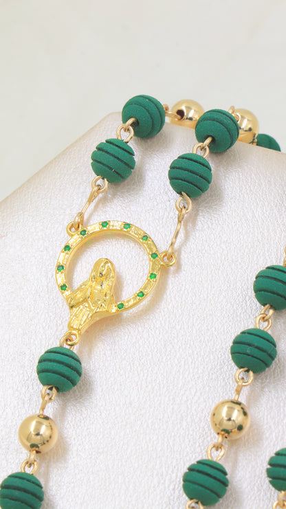 Rosario Virgen Y Cruz Esmeralda Oro Laminado 18k