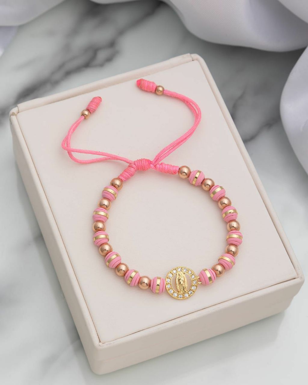 Brazalete Ajustable Con Virgen En Oro Laminado 18K
