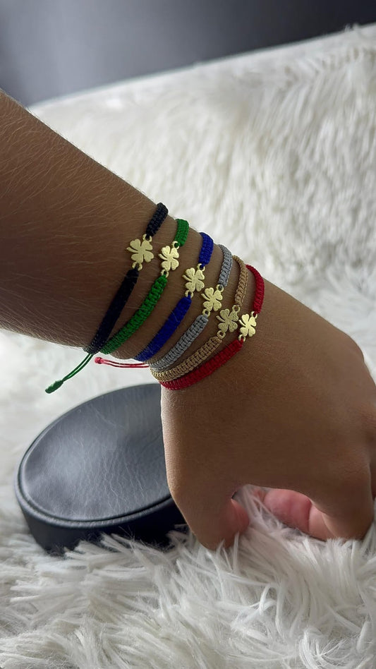 Brazalete Ajustable Elegancia Con Suerte En Oro Laminado 18K