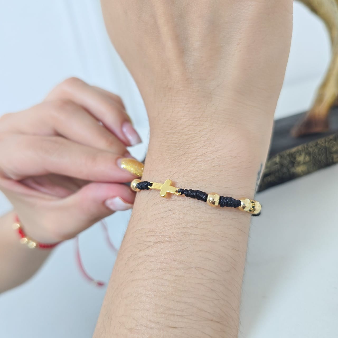 Brazalete Ajustable Con Cruz Símbolo De Fé En Oro Laminado 18K